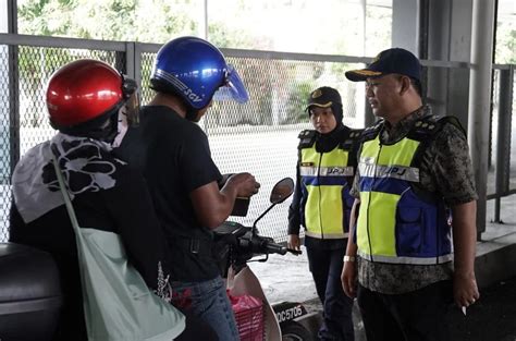 食指 汽車車牌角度法規